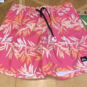 NWT!! Quiksilver D Floral Fade Volley 17" Swim Shorts Size Medium